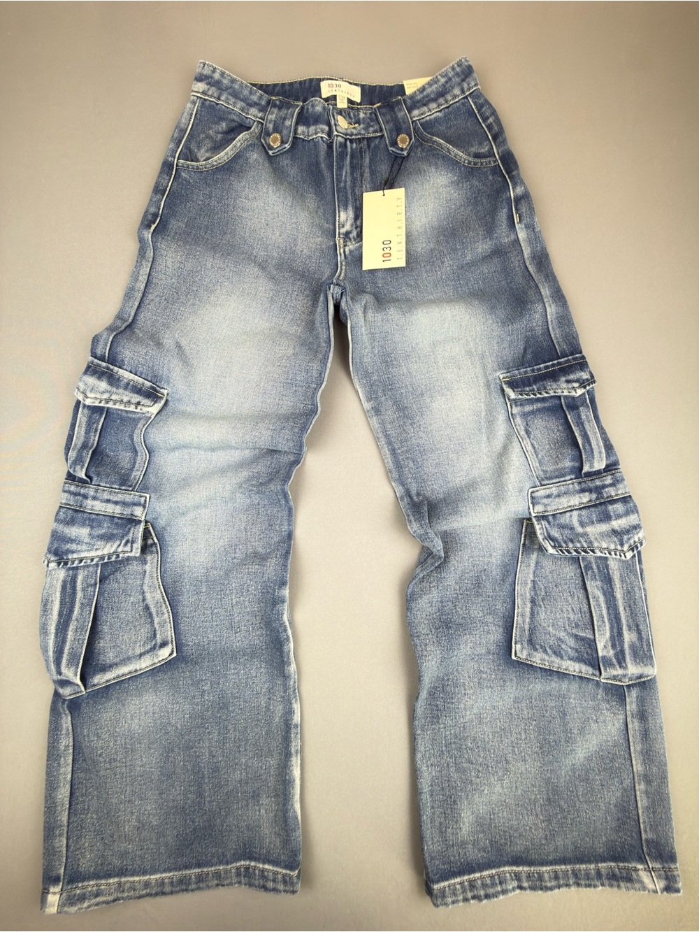 Women’s Wide-Leg Cargo Jeans in Washed Blue